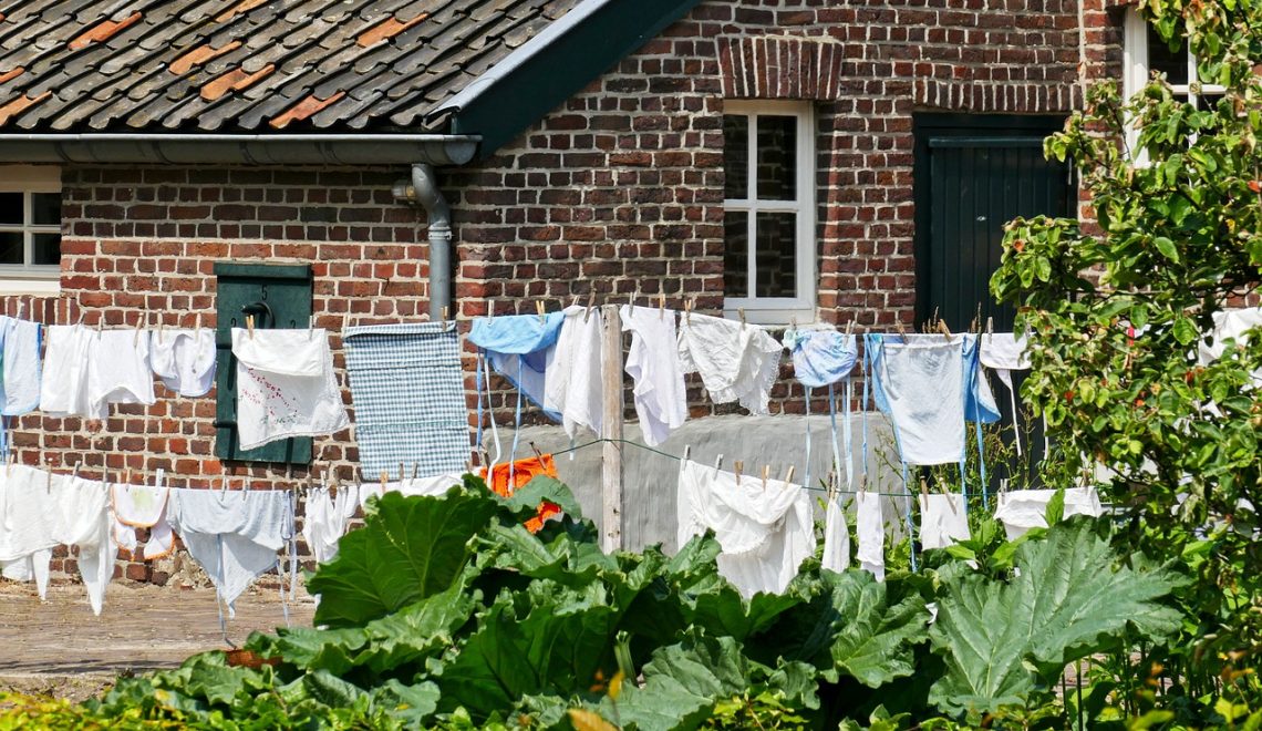 laundry drying racks